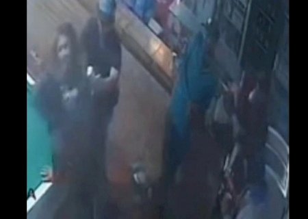 Brasileiro é assassinado a facada pela companheira em bar da fronteira com MS