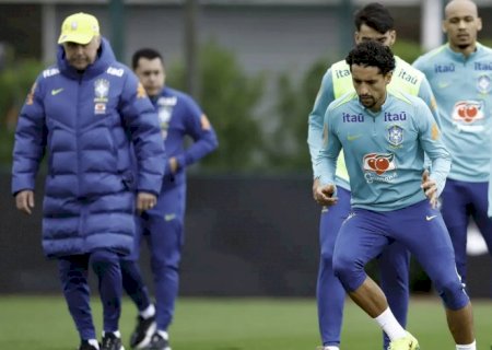 Com equipe completa, Ancelotti comanda atividade em Londres