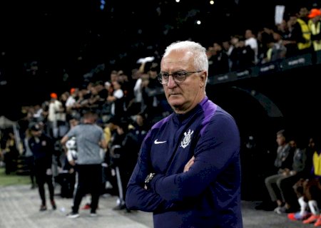 Dorival valoriza vitória e diz por que Memphis começou clássico na reserva: "Não se sentia confiante"