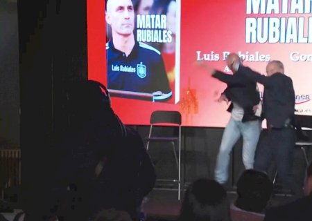 Banido do futebol por beijo sem consentimento, Luis Rubiales é alvo de ovada do próprio tio