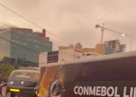 Conmebol expõe camisa errada do Palmeiras na Fan Zone em Lima