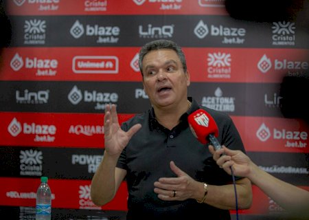 Presidente do Atlético-GO detona a base e sugere que jogadores mudem de profissão: 'A cigana os enganou'