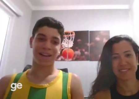 Ala de 15 anos registra 105 pontos e quádruplo-duplo em um único jogo: "Só pensava em ganhar"