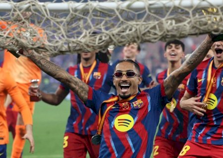 Jornais espanhóis exaltam Raphinha na decisão da Supercopa da Espanha: "Um craque"
