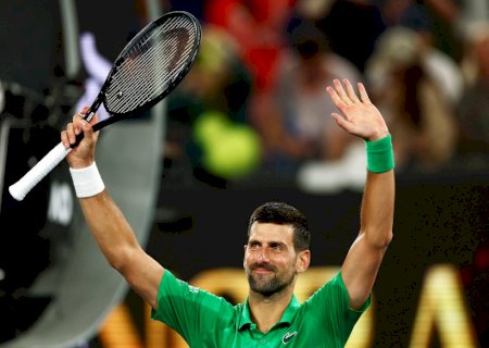 Novak Djokovic vence italiano e fica a uma vitória de recorde de Federer no Australian Open