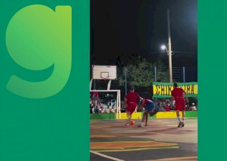 Carrascal, do Flamengo, joga futsal nas férias na Colômbia e marca golaço; veja