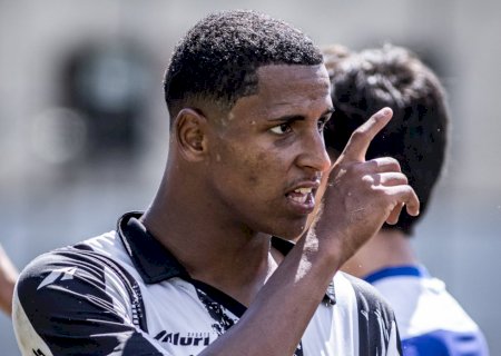 "A vida virou as costas para mim": conheça atacante da Copinha que foi adotado pelo irmão