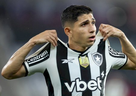 Savarino não consegue deixar a Venezuela para se reapresentar ao Botafogo