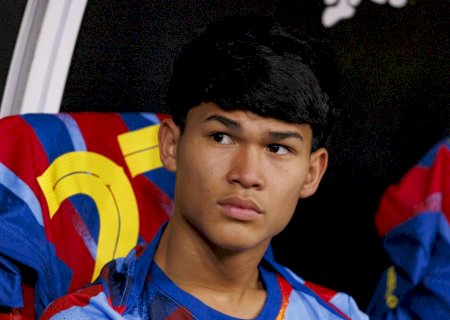 Acertada com o PSG, joia do Barcelona é afastado e treina separado do elenco