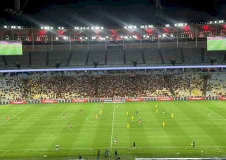 Torcida do Flamengo protesta no Maracanã: "Time sem vergonha"