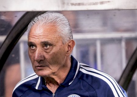 Torcida do Cruzeiro xinga Tite e pede demissão de treinador; assista