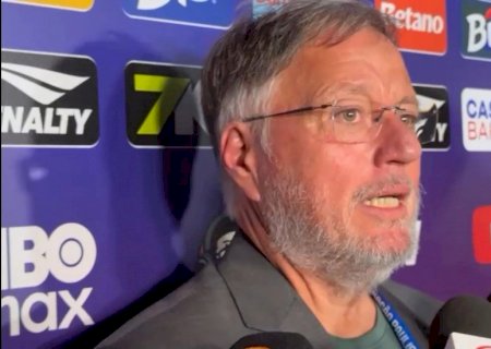 Barros, do Palmeiras, diz que não é hora de falar em redução de estrangeiros: "Senão vira bagunça"