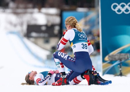 Americana compete com a costela quebrada, chora de dor e leva bronze no esqui cross-country; veja