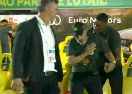 Guanaes se revolta após Mirassol x Cruzeiro e é contido por Reinaldo e seguranças