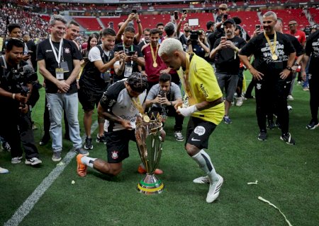 Ele de novo! Matheuzinho provoca Paquetá, do Flamengo, com dancinha após título do Corinthians
