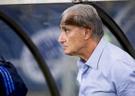 "Adeus, Tite": torcida do Cruzeiro protesta contra técnico após empate no Mineirão