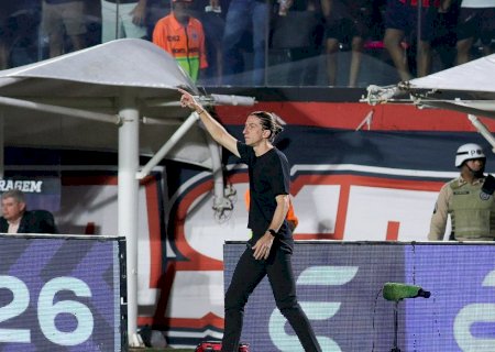 Filipe Luís valoriza vitória do Flamengo, mas alerta: "Não estamos conseguindo controlar o jogo"