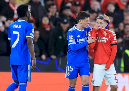 Kompany, técnico do Bayern, sai em defesa de Vini Jr. e critica Mourinho: "Erro enorme"
