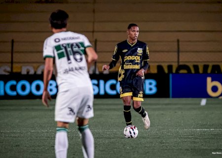 Por que Dantas atrai tantos clubes? Veja características do zagueiro, que negocia com o Botafogo