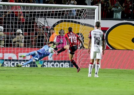 Rossi defende o 10º pênalti pelo Flamengo e acerta o lado em 65% das cobranças; veja o desempenho
