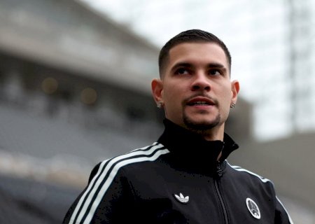 Bruno Guimarães chega ao Brasil segunda-feira para tratar lesão grau 3 na coxa