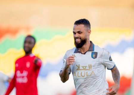 Michael estreia pelo Al-Ula com gol de primeira e comemora à la Cristiano Ronaldo; veja