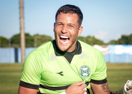 Goleiro do Coritiba faz gol de tiro de meta em lance inusitado e é herói de vitória no estadual; veja
