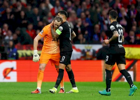 Goleiro do Tottenham falha, entrega gols e é substituído com 16min de jogo na Champions