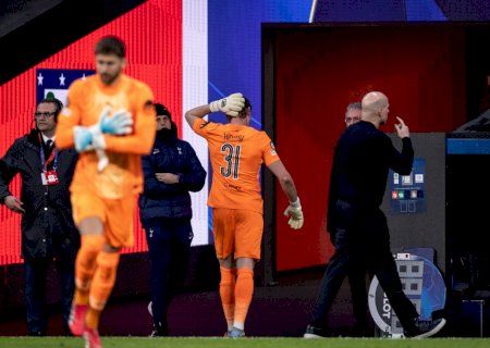 Técnico do Tottenham explica por que substituiu goleiro aos 16 minutos na Champions