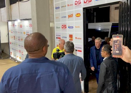 Ancelotti marca presença em Mirassol x Santos antes de convocação para amistosos