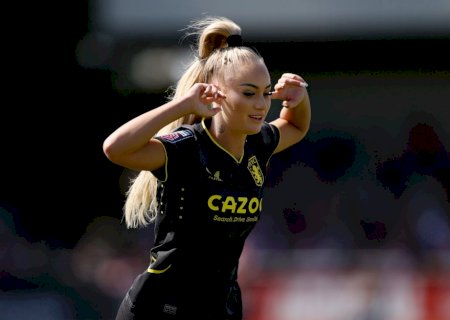 Alisha Lehmann desabafa sobre críticas: "Acham que só treino e faço TikTok"