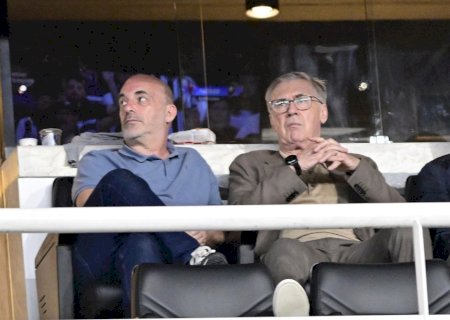 Carlo Ancelotti vai ao Nilton Santos para assistir a Botafogo x Flamengo