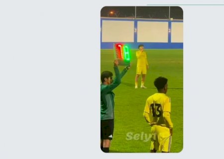 Filho de Cristiano Ronaldo discute com rival e leva cartão em clássico na base do Al-Nassr; veja
