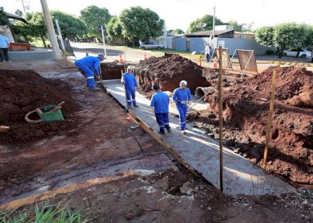 Obras para acabar com algamentos avançam na Rua Eulália Pires