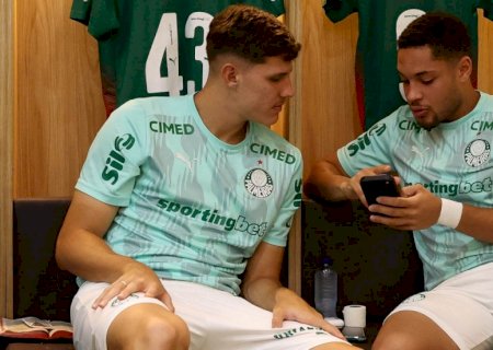 Quando volta? Entenda por que Vitor Roque ainda não foi liberado para jogar no Palmeiras
