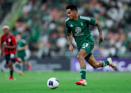 Atacante brasileiro critica Campeonato Saudita: "Querem dar a taça para uma pessoa"