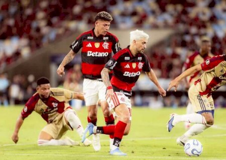 Flamengo goleia Medellín, assume liderança e mantém base decisiva