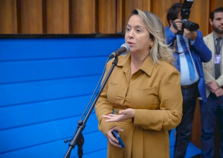 Lia Nogueira defende reposição urgente de servidores e reforça compromisso com a educação em Dourados