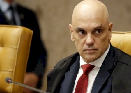 Moraes suspende visitas de Flávio a Bolsonaro na prisão domiciliar