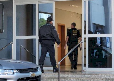Entre prefeito &ldquo;dif&iacute;cil&rdquo; e porta aberta, investiga&ccedil;&atilde;o exp&otilde;e ca&ccedil;a a contratos