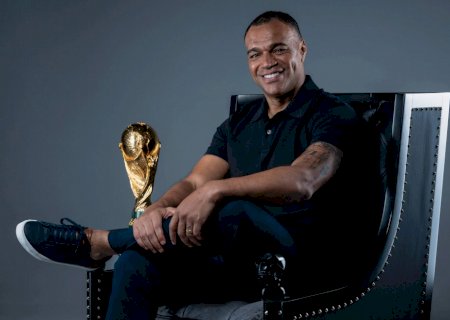 Denilson critica publicações de jogadores do Brasil e aconselha: "Mete a cara"