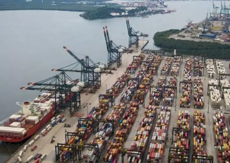 Tarifa de 25% dos EUA entra em vigor e atinge até US$ 7,4 bilhões em exportações brasileiras