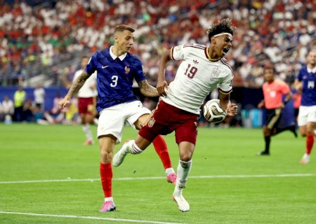 Lateral que cometeu pênalti para a Espanha em semifinal contra a França é novo reforço do PSG
