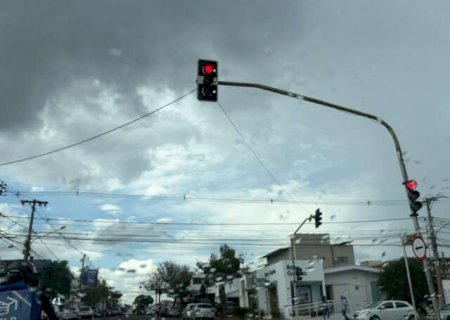 Pancada de chuva chega mais cedo ao Pedrossian, mas sul da Capital ainda tem sol