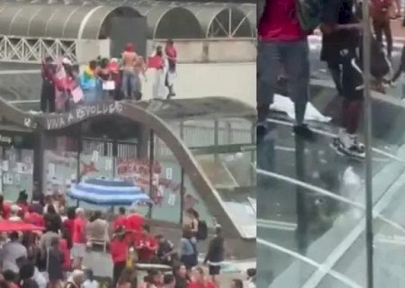Ato de vandalismo - Manifestantes depredam estações de metrô em ato pró-Lula na Paulista