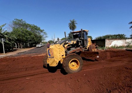 Trégua das chuvas acelera recapeamento de ruas em Dourados