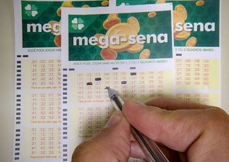 Bolada acumula, mas Mega-Sena premia 4 apostas de MS