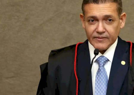 TSE atende Flávio e manda suspender canal do whatsapp Exército do Lula