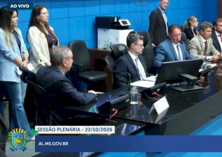 Assembleia cancela sessão após morte da esposa de Zé Teixeira